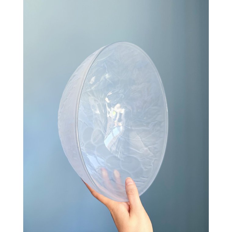 Lysebl glasskl m matteret yderside og druer