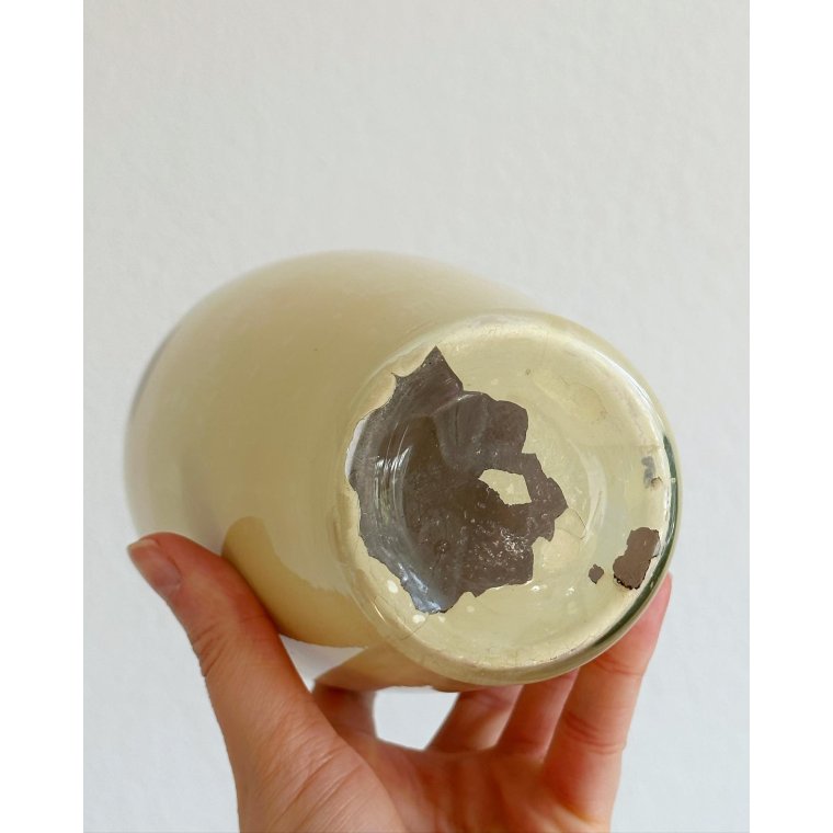 Antik glasvase m bemaling indeni, NB