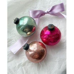 Set of 3 pastel colored Christmas ornaments, patinated