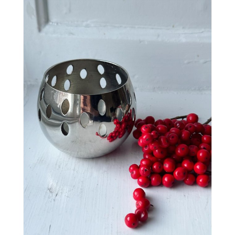 Tealight holder, silver tone w holes
