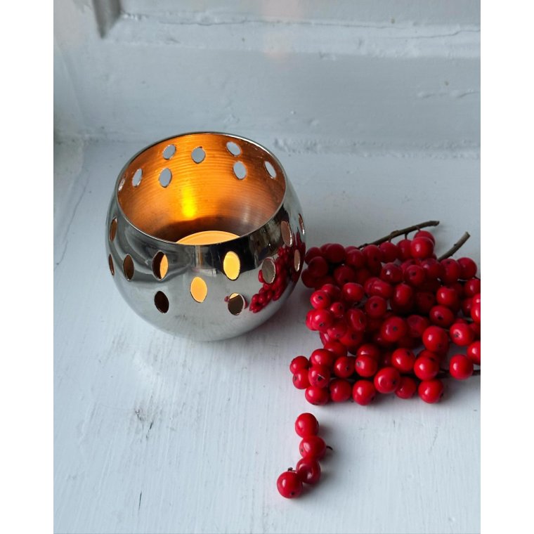 Tealight holder, silver tone w holes