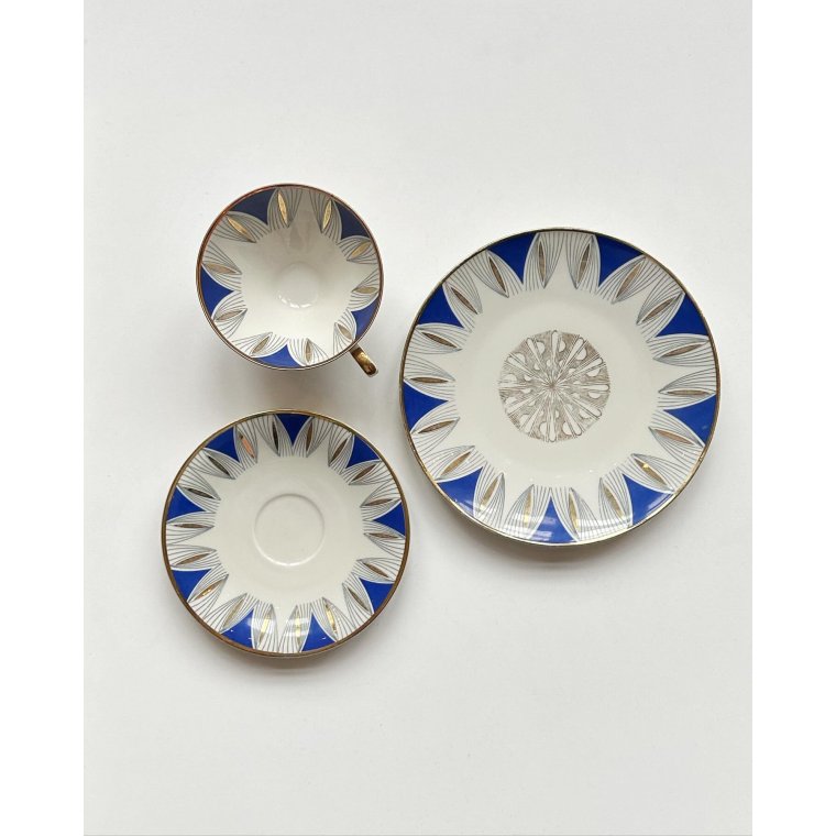 Triost, stor kop m underkop og kagetallerken, bl og guld