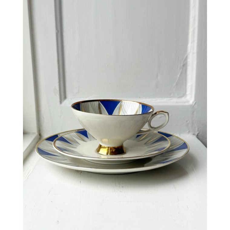 Triost, stor kop m underkop og kagetallerken, bl og guld