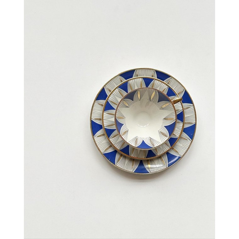 Triost, stor kop m underkop og kagetallerken, bl og guld