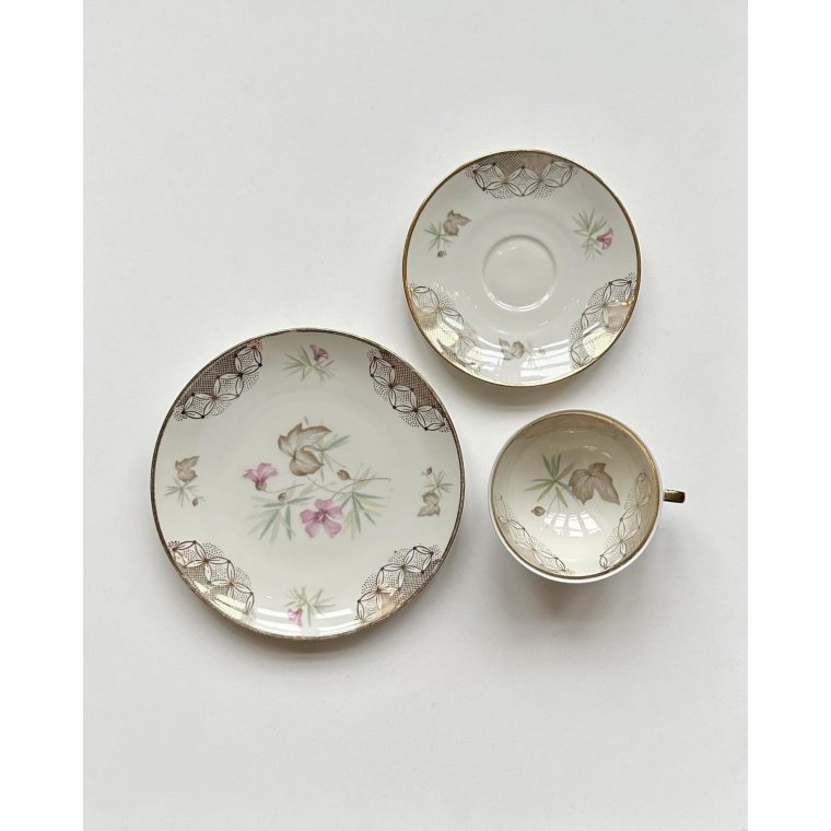 Triost, stor kop m underkop og kagetallerken, blomster og guld