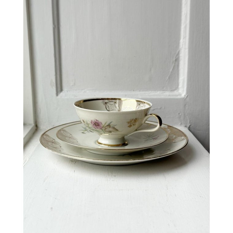 Triost, stor kop m underkop og kagetallerken, blomster og guld