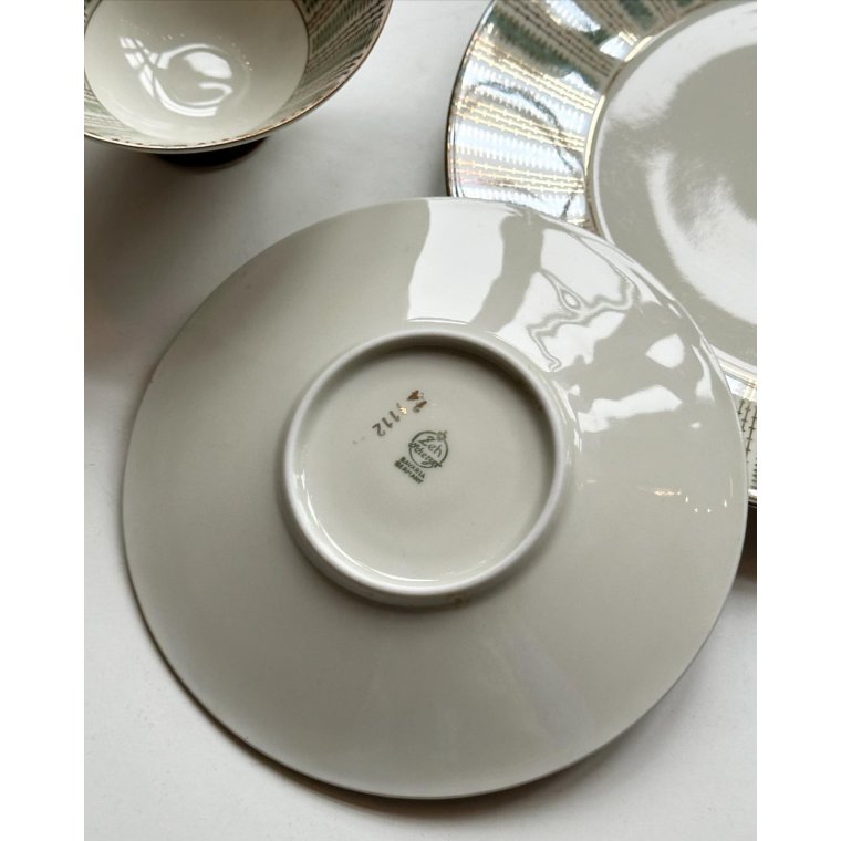 Triost, stor kop m underkop og kagetallerken, metallisk grn og guld