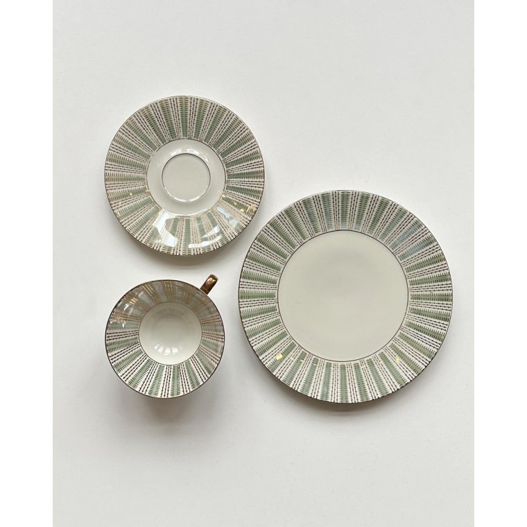 Triost, stor kop m underkop og kagetallerken, metallisk grn og guld