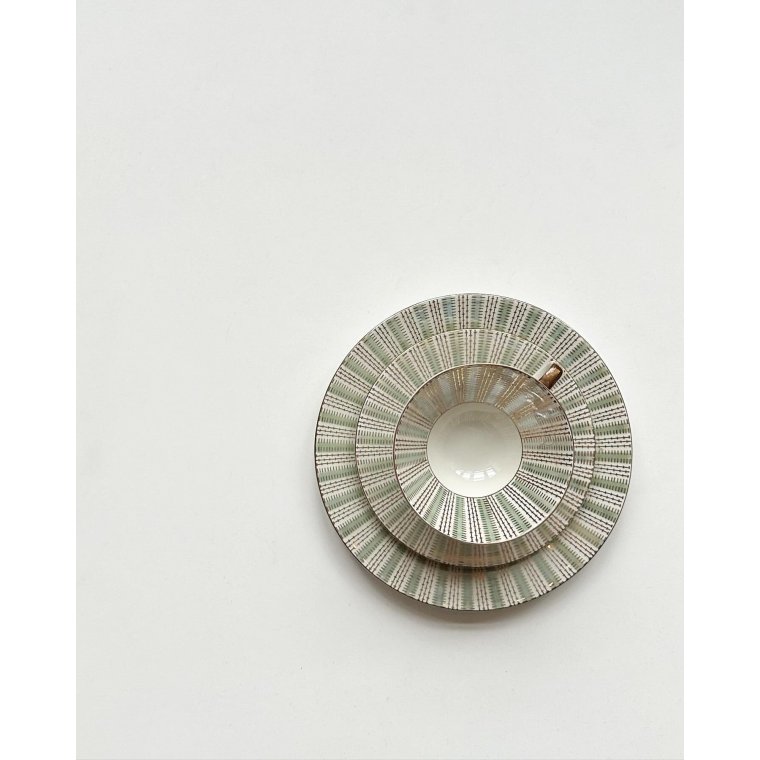 Triost, stor kop m underkop og kagetallerken, metallisk grn og guld