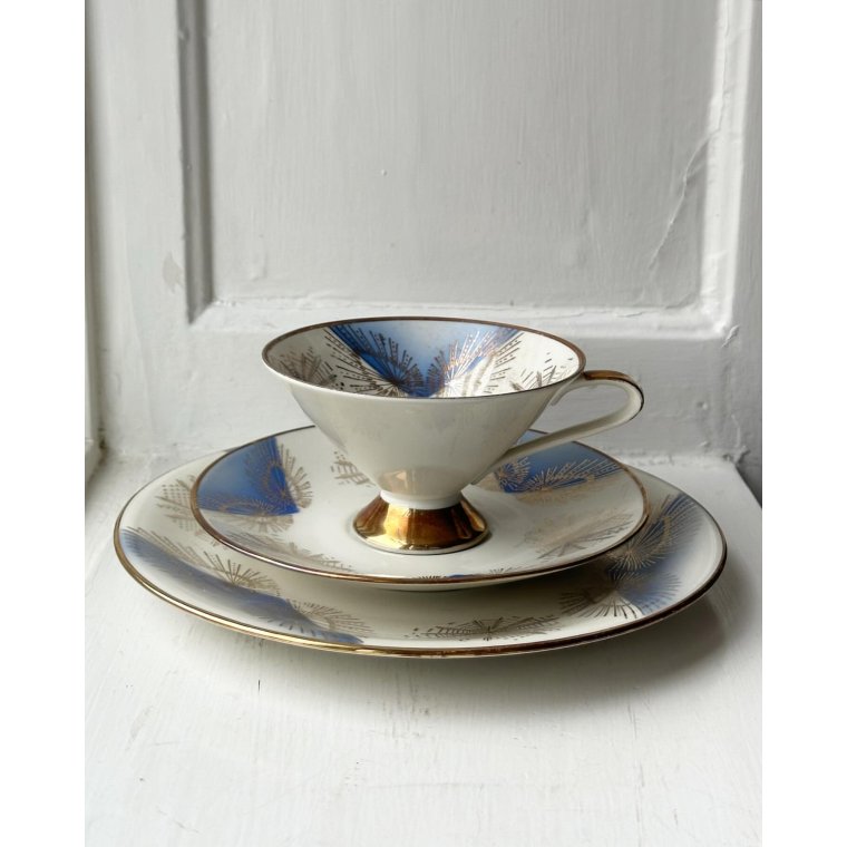 Triost, stor kop m underkop og kagetallerken, svag bl og guld