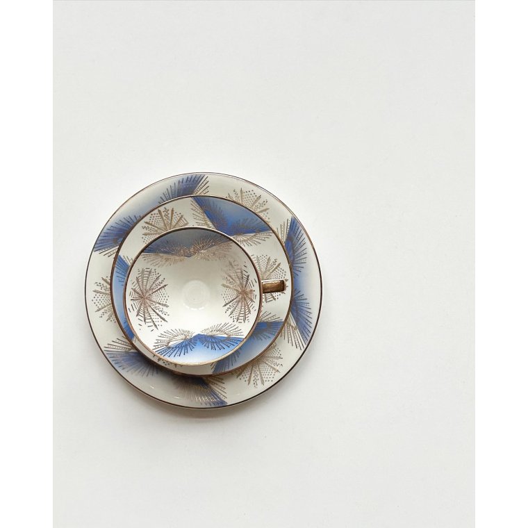 Triost, stor kop m underkop og kagetallerken, svag bl og guld