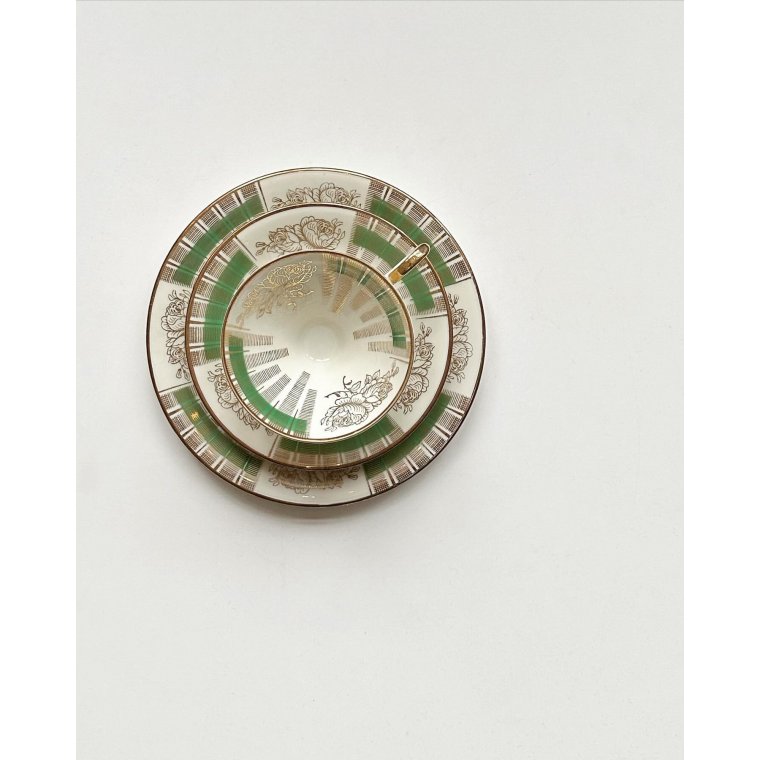 Triost, stor kop m underkop og kagetallerken, grn og guld