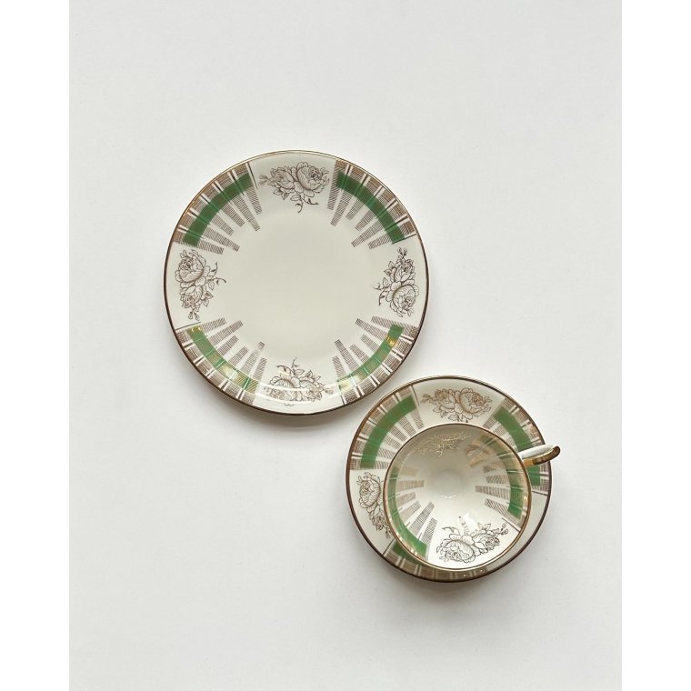 Triost, stor kop m underkop og kagetallerken, grn og guld