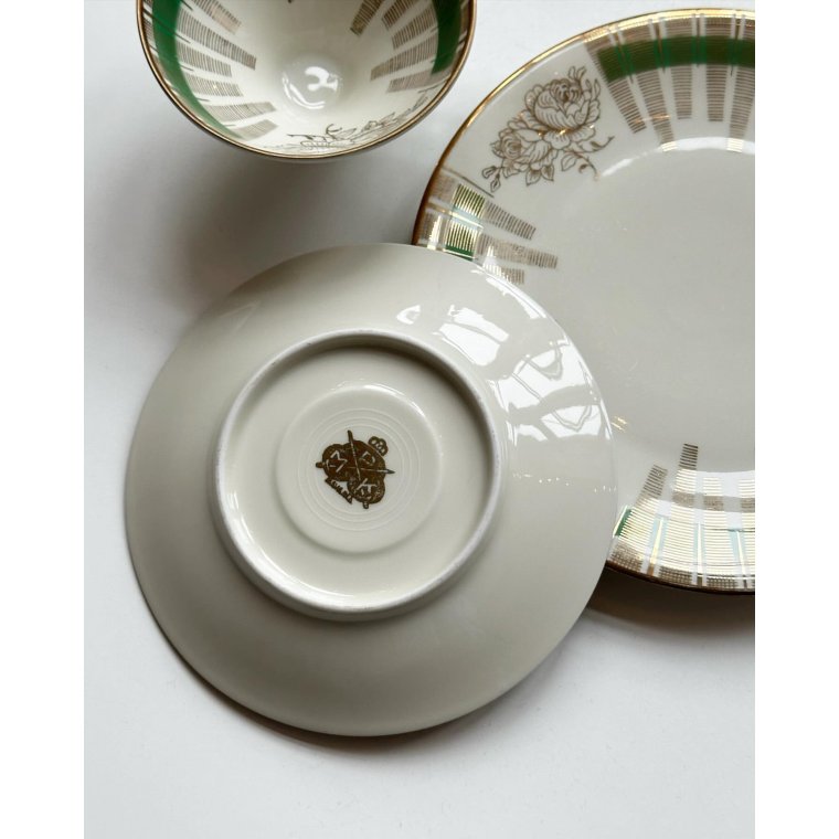 Triost, stor kop m underkop og kagetallerken, grn og guld