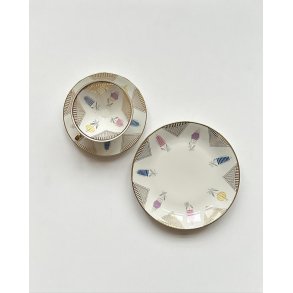 Trio set, big cup with saucer and plate, cubic flowers