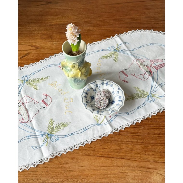 Antique table runner w embroidery, 88 x 38 cm