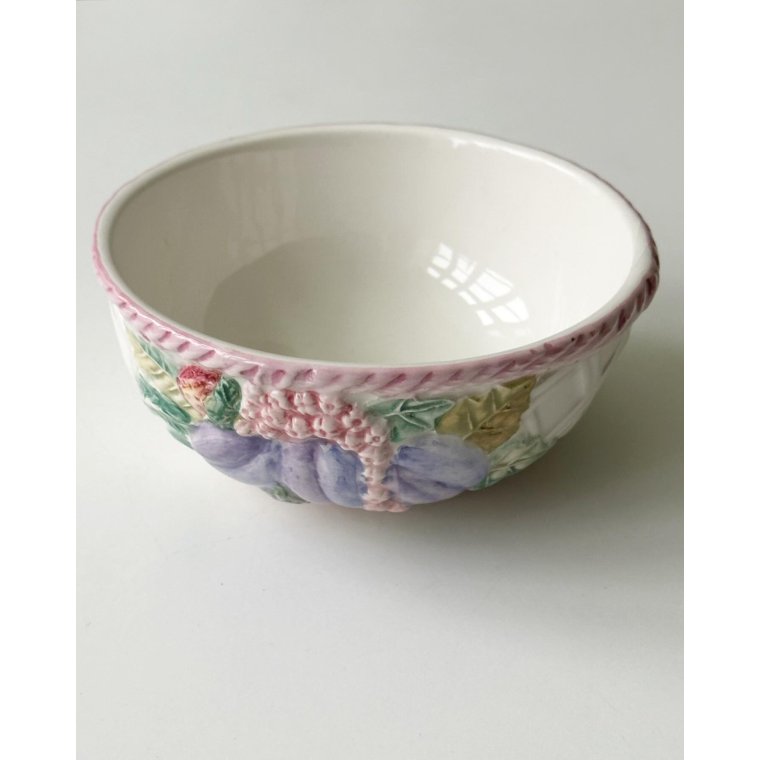 Fajanceskl m frugt og lyserd kant