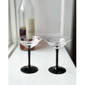 Liquor glasses w chisellings and black stem, set of 2