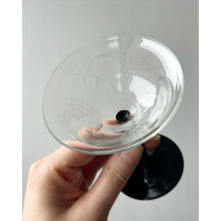 Likrskle m ciseleringer og sort stilk, 2 stk samlet