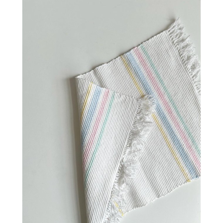 Dkkeserviet, hvid m pasteller og frynser