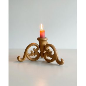 Wooden candle holder with curves