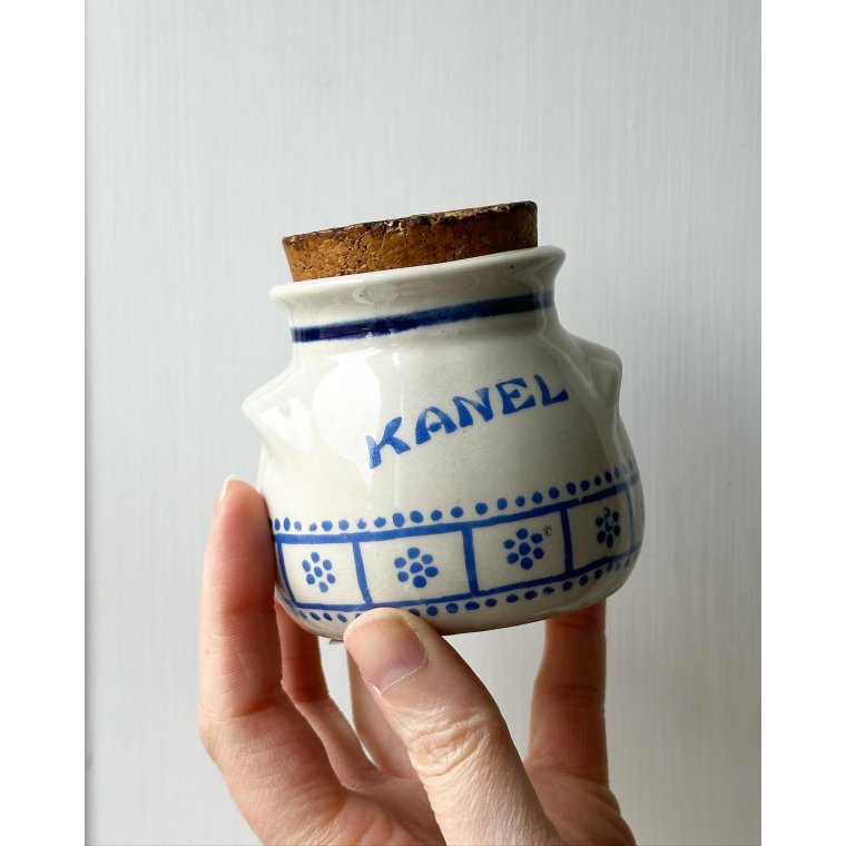 Kanelkrukke, Aksini Stentj