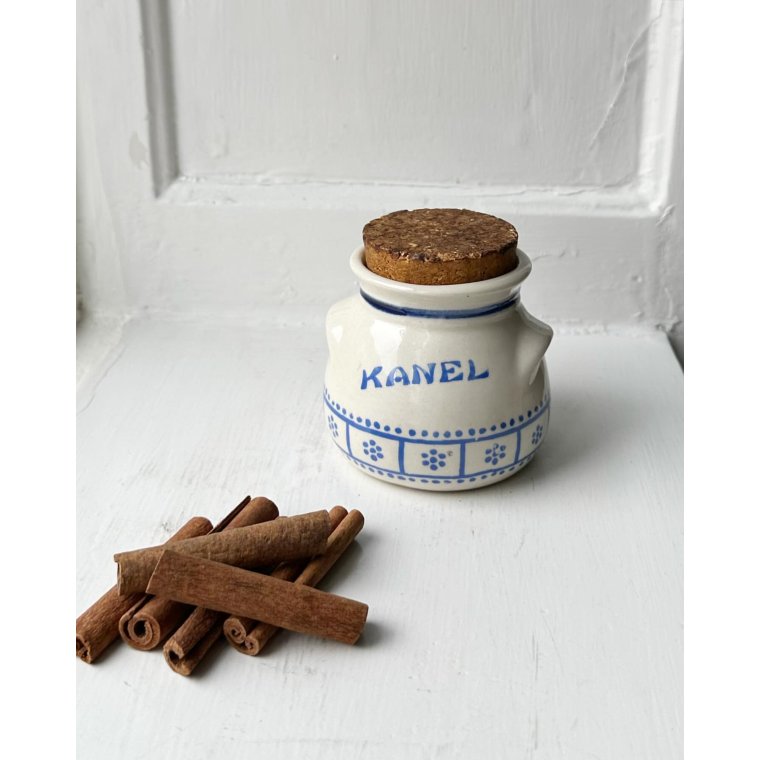 Kanelkrukke, Aksini Stentj