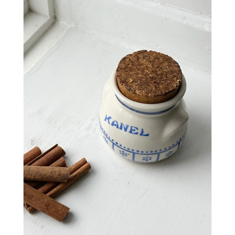 Kanelkrukke, Aksini Stentj