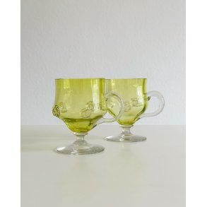 Cups on foot, green glass, set of 2