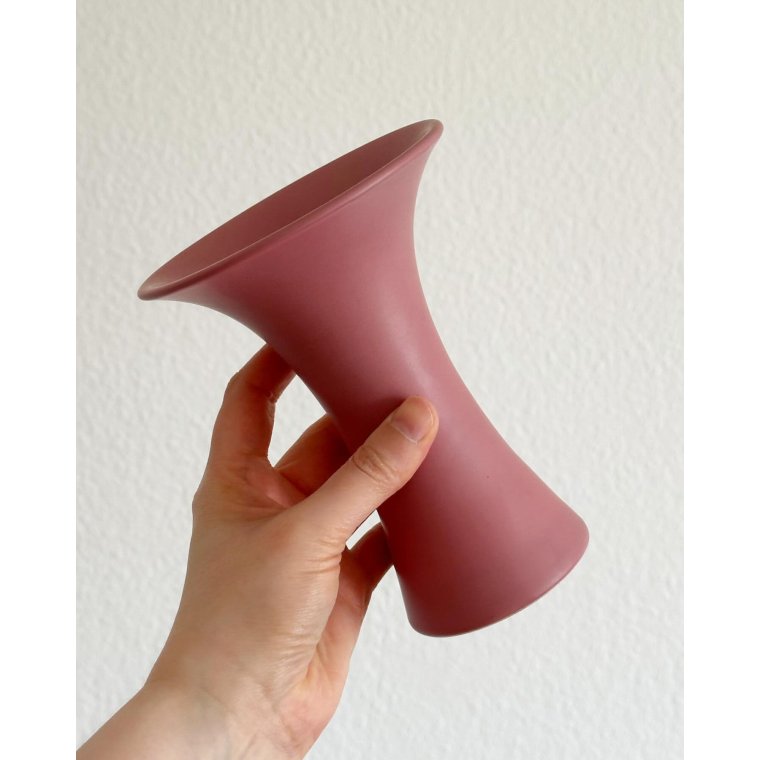 Rosy retro vase