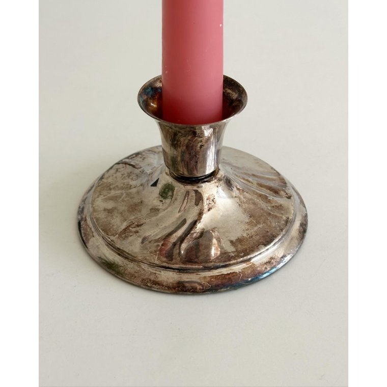 Silverplated candle holder with swirl base