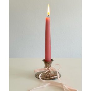 Silverplated candle holder with swirl base