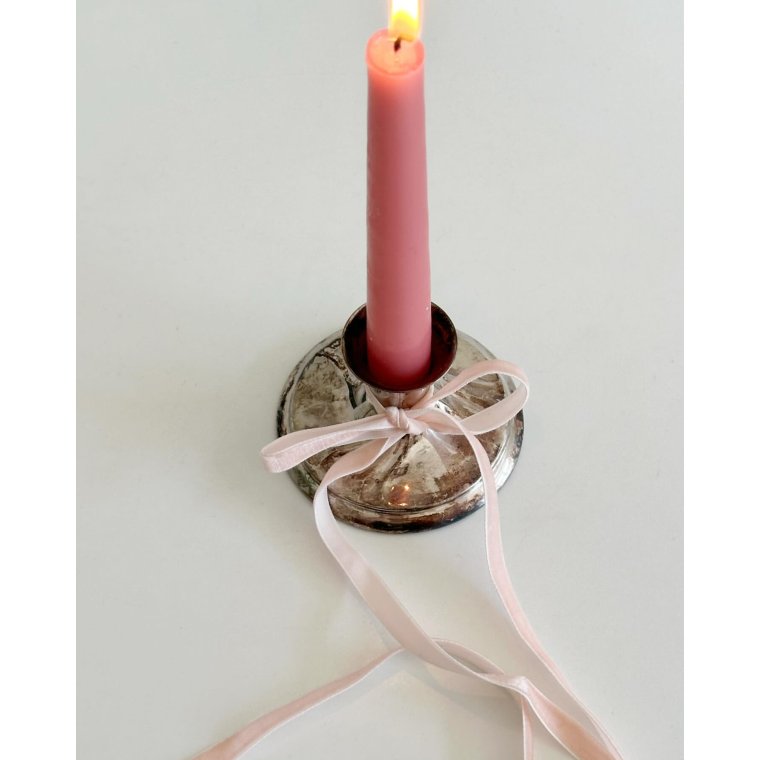 Silverplated candle holder with swirl base