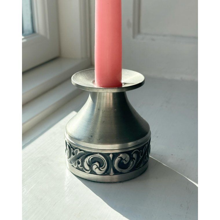 Pewter, pattern on base