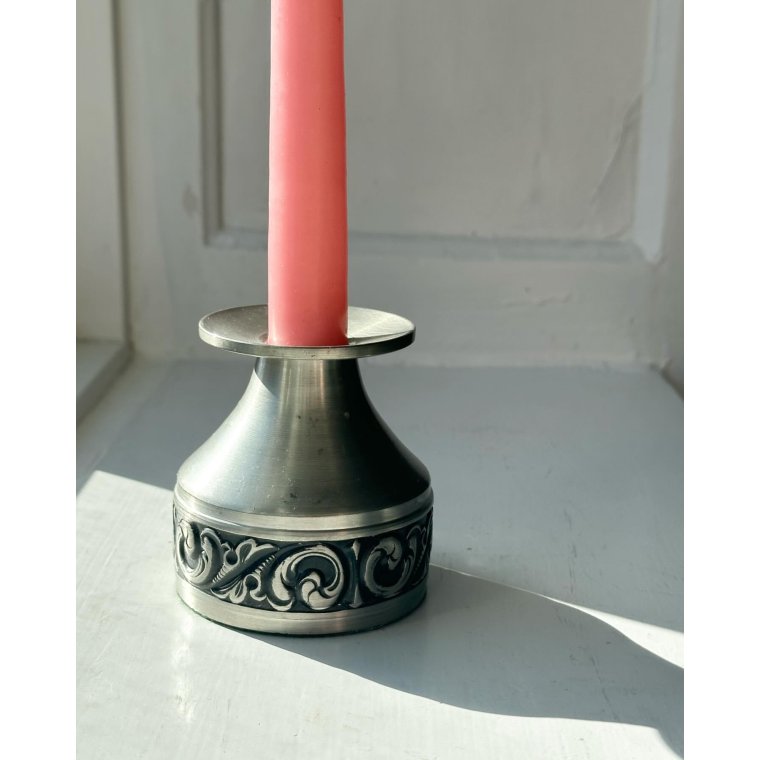 Pewter, pattern on base