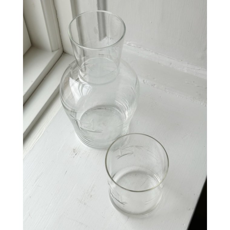 Carafe w glass, chisellings