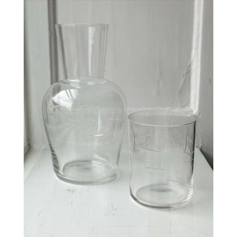 Carafe w glass, chisellings