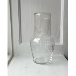 Carafe w glass, chisellings