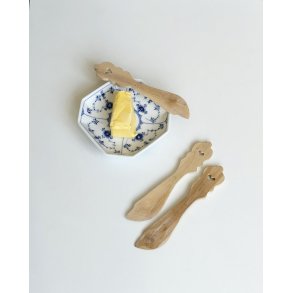 Wooden butter knife w heart, per piece