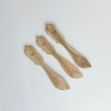 Wooden butter knife w heart, per piece
