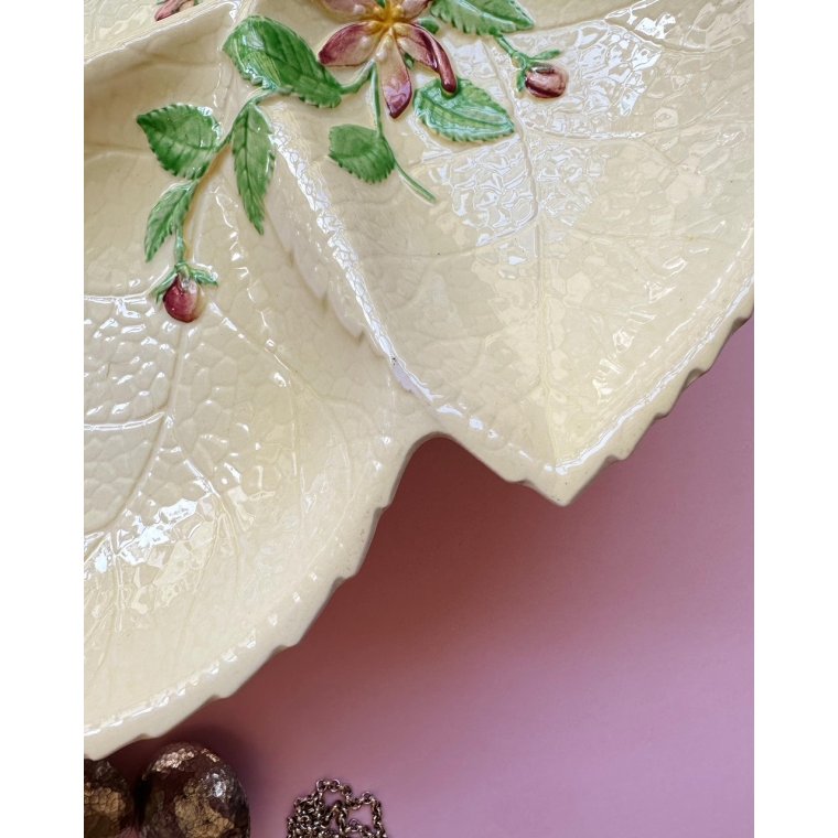 Carlton Ware, bladformet cabaretfad med blomster