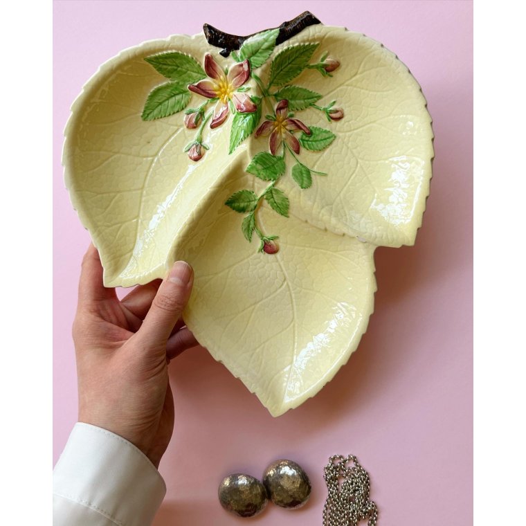 Carlton Ware, bladformet cabaretfad med blomster