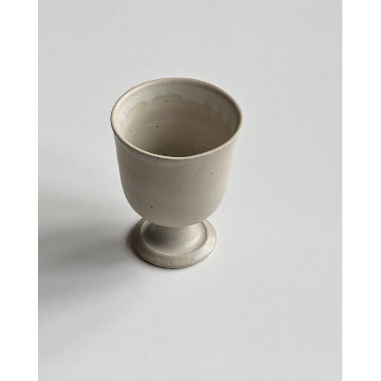 Keramikbger, vinglas, lys