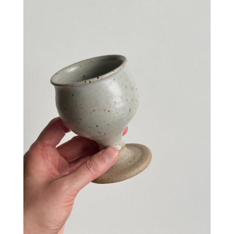 Keramikbger, vinglas, lys 