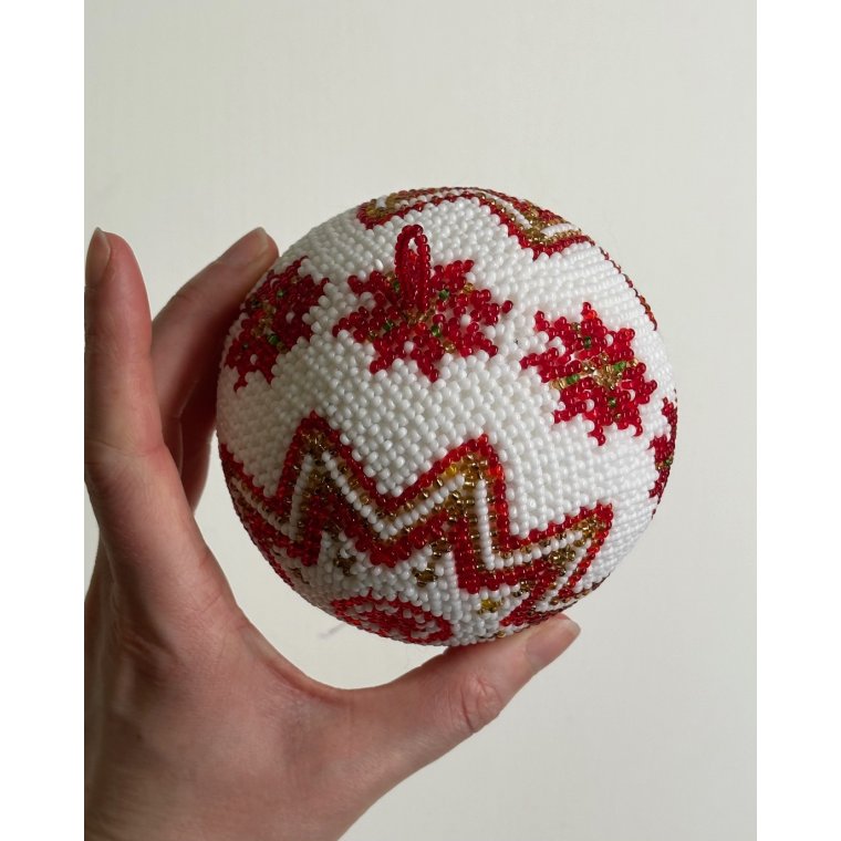 Perlesyet julekugle m stjerner