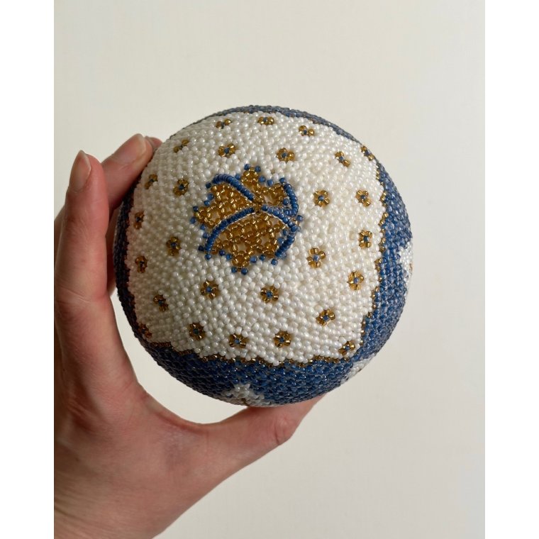 Perlesyet julekugle m grantrer