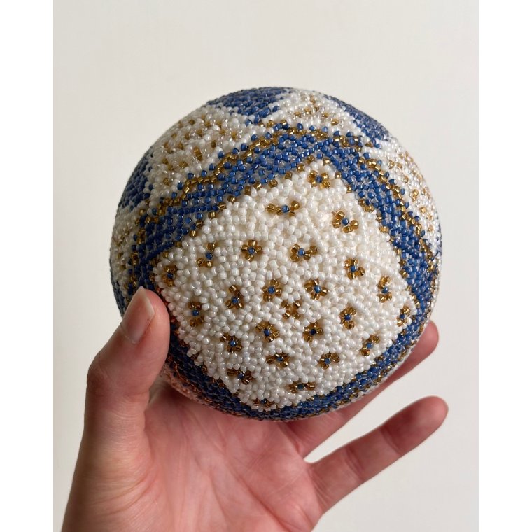 Perlesyet julekugle m grantrer