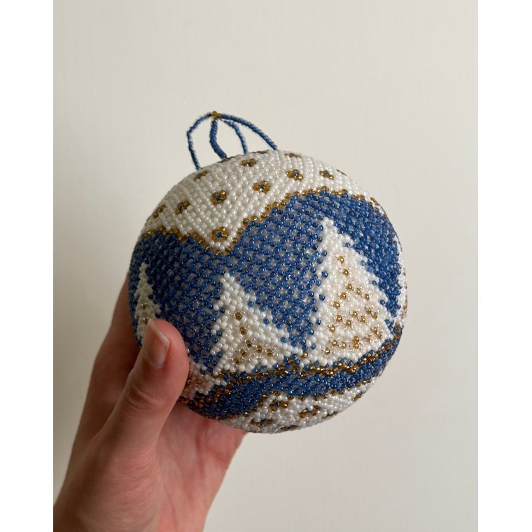 Perlesyet julekugle m grantrer