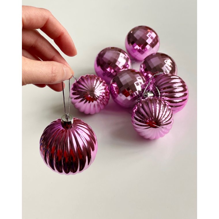 Nyere julekugler, lyserd plast, 8 stk samlet