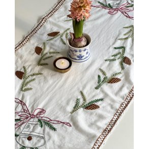 Antique Christmas tablerunner w laces, 40 x 90 cm